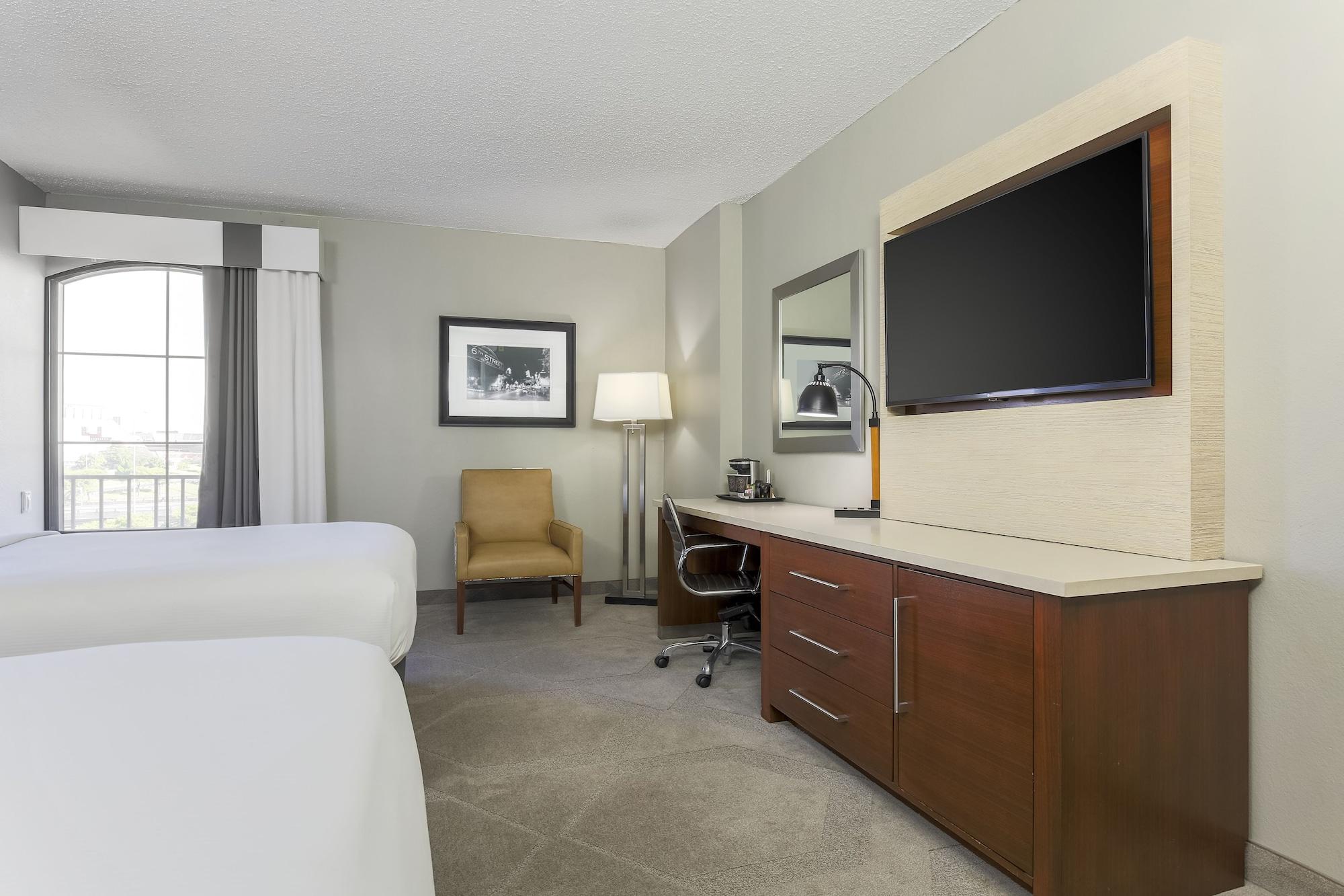 Doubletree By Hilton Austin-University Area Exterior photo