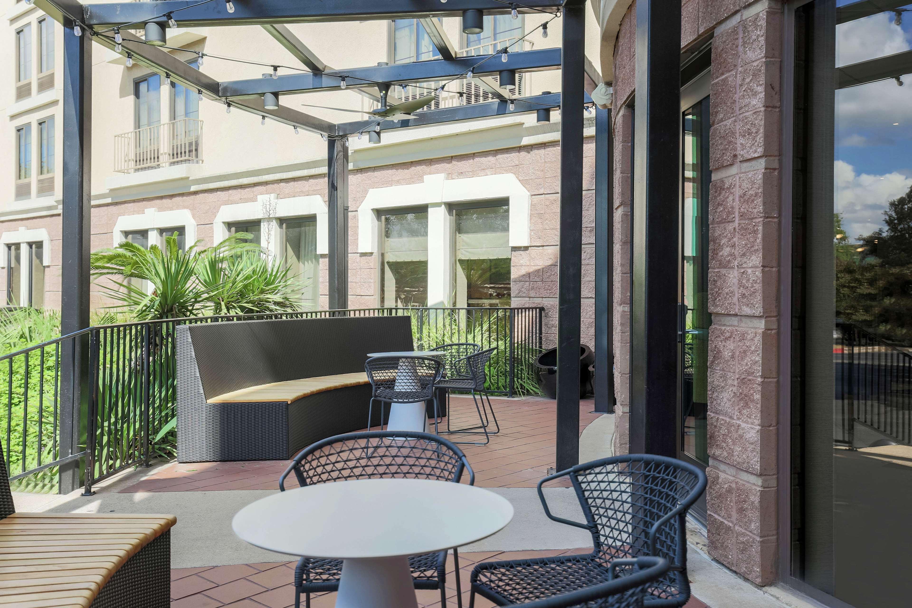 Doubletree By Hilton Austin-University Area Exterior photo