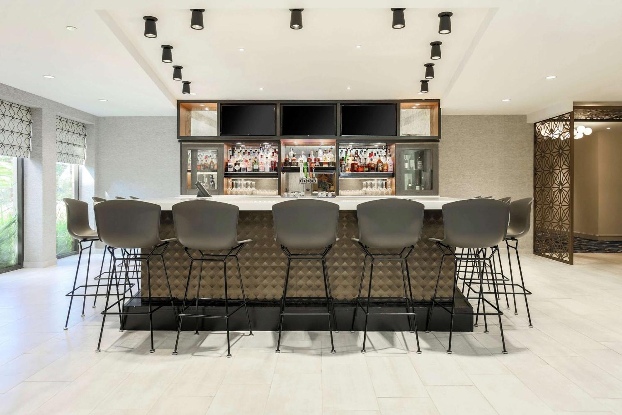 Doubletree By Hilton Austin-University Area Exterior photo