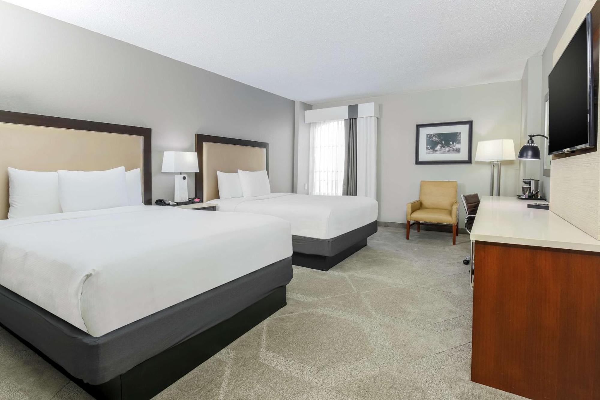 Doubletree By Hilton Austin-University Area Exterior photo
