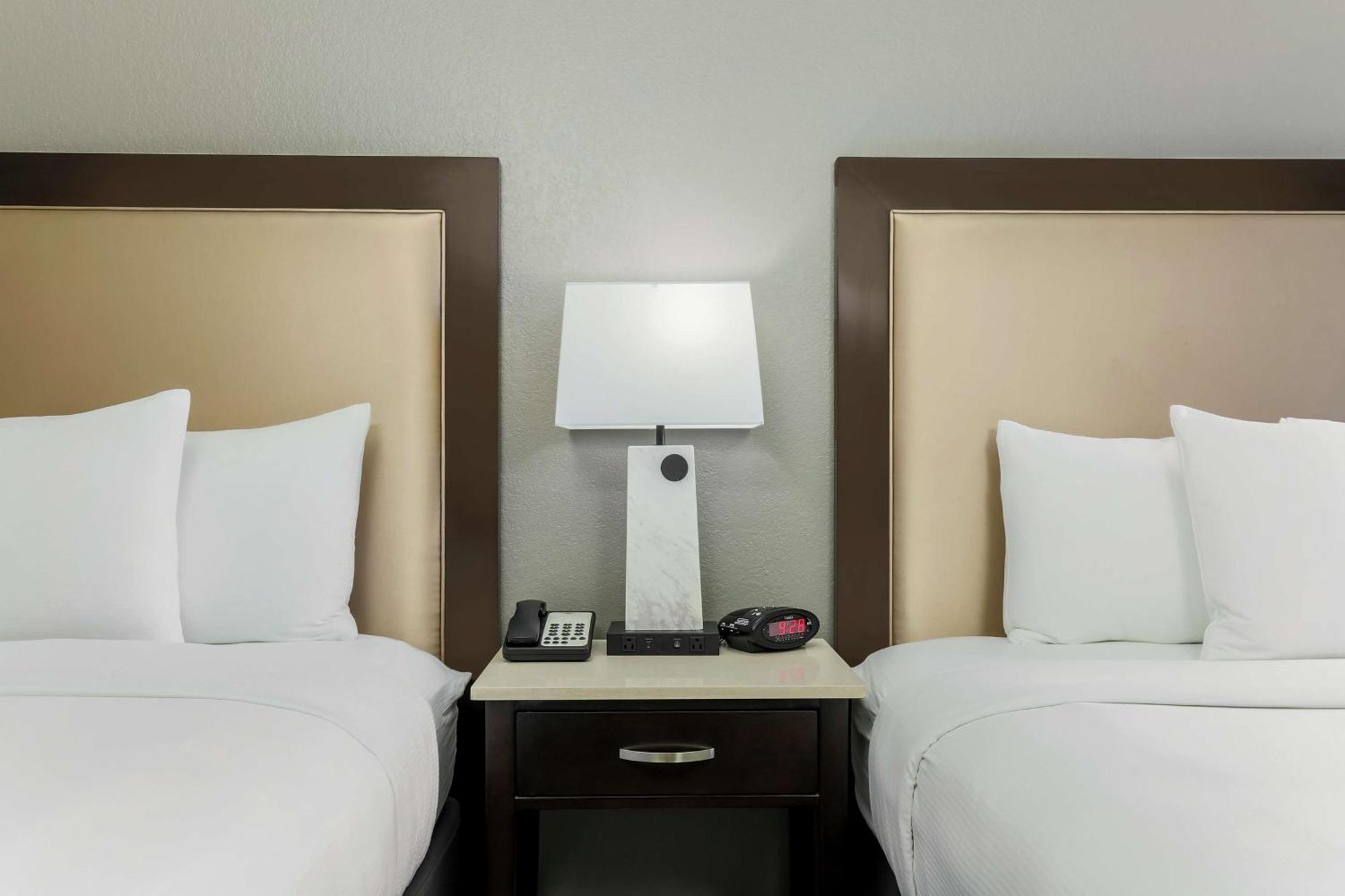 Doubletree By Hilton Austin-University Area Exterior photo