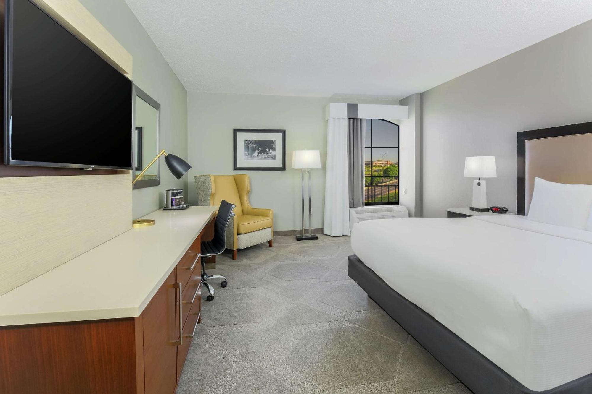 Doubletree By Hilton Austin-University Area Exterior photo