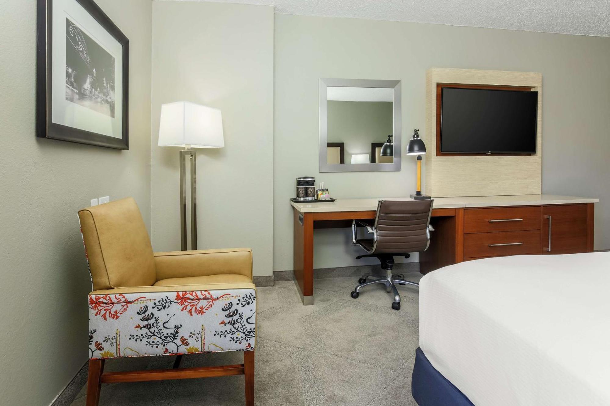 Doubletree By Hilton Austin-University Area Exterior photo