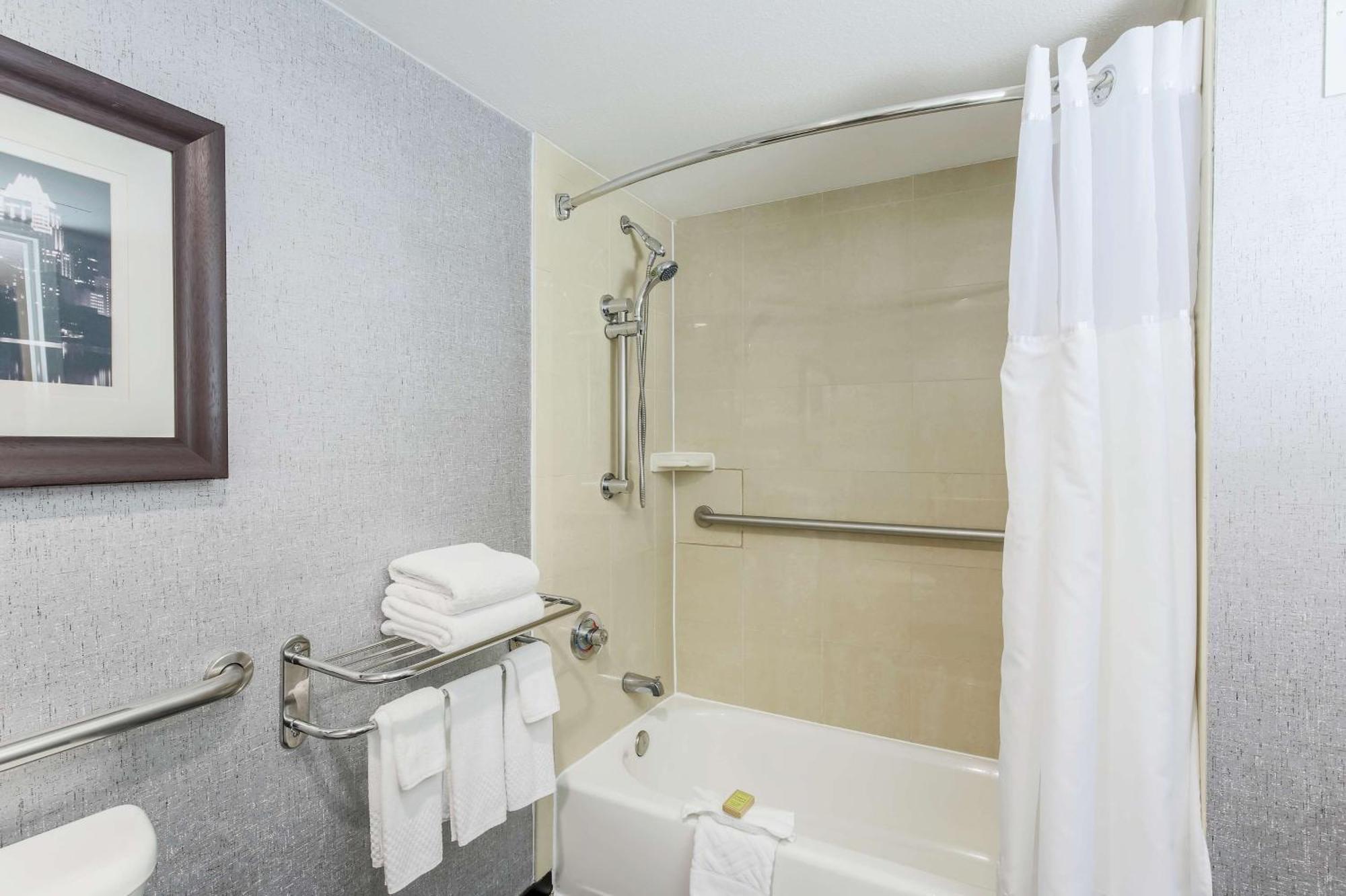 Doubletree By Hilton Austin-University Area Exterior photo