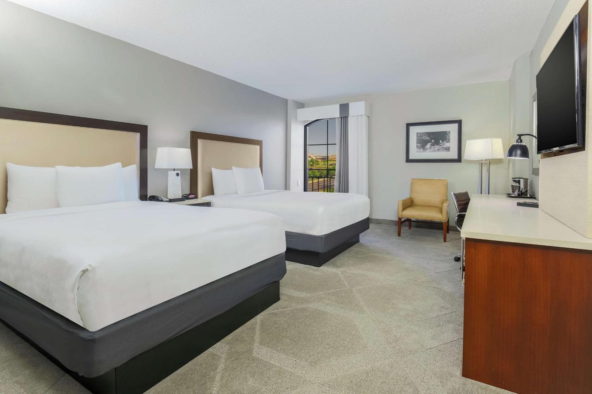 Doubletree By Hilton Austin-University Area Exterior photo
